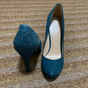 Absolutely Amazing Teal Suede Heels!